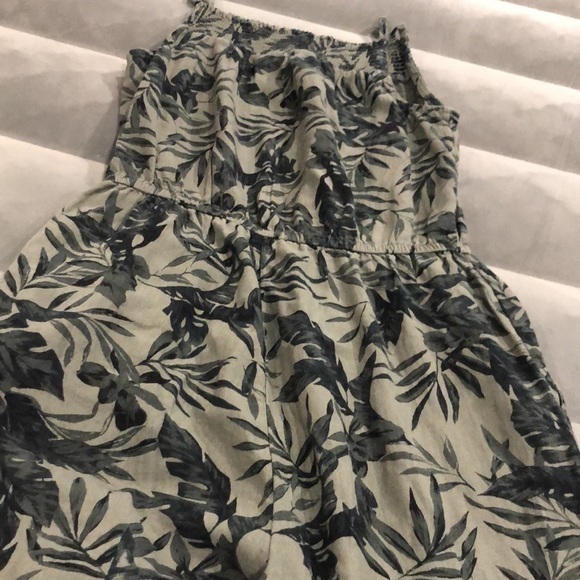 Old Navy women’s size extra small romper, palm, leaf green, hues of‎  green - Picture 5 of 7
